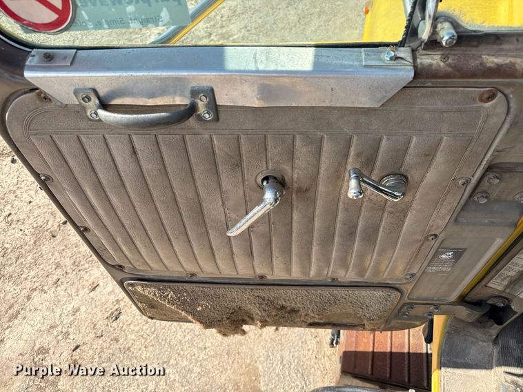 image for item DJ0924 1985 Mack R686T semi truck