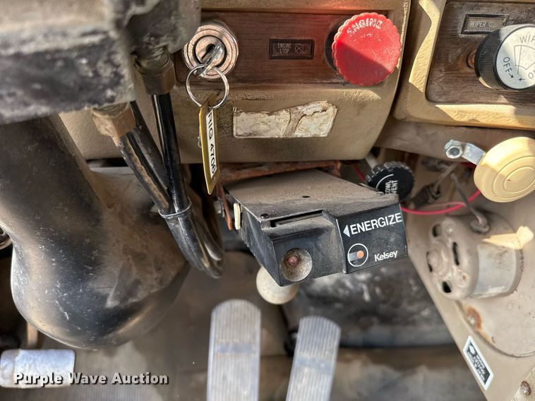 image for item DJ0924 1985 Mack R686T semi truck