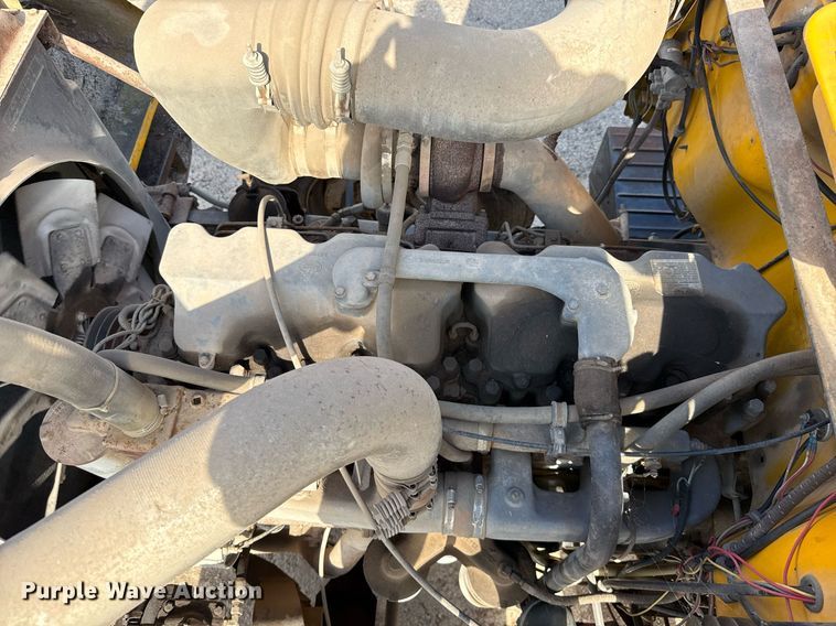 image for item DJ0924 1985 Mack R686T semi truck