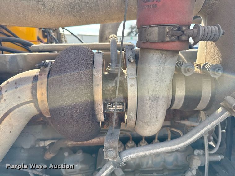 image for item DJ0924 1985 Mack R686T semi truck