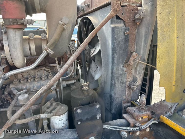 image for item DJ0924 1985 Mack R686T semi truck