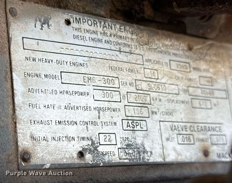 image for item DJ0924 1985 Mack R686T semi truck