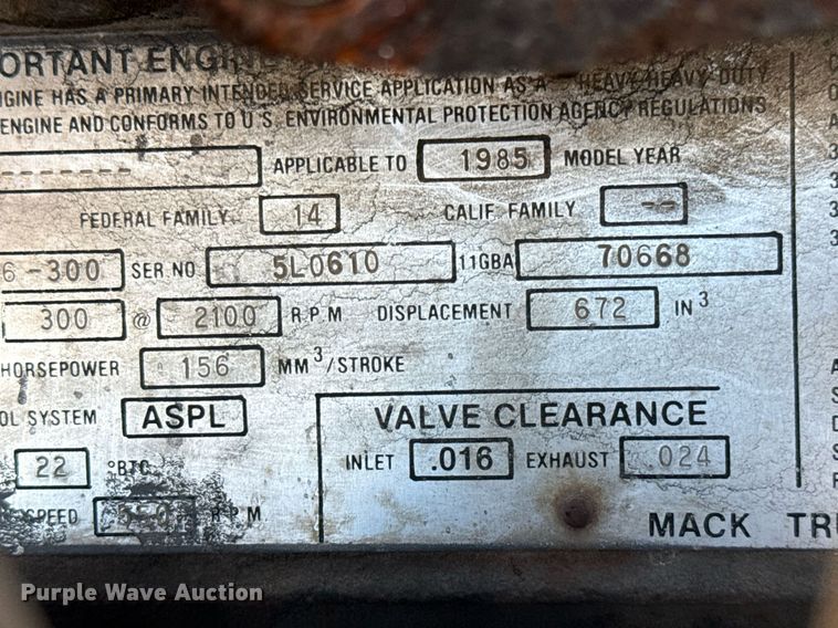 image for item DJ0924 1985 Mack R686T semi truck