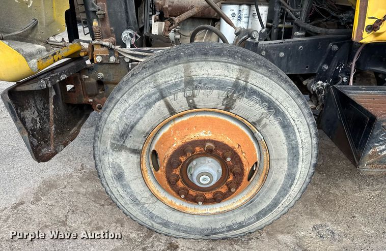 image for item DJ0924 1985 Mack R686T semi truck