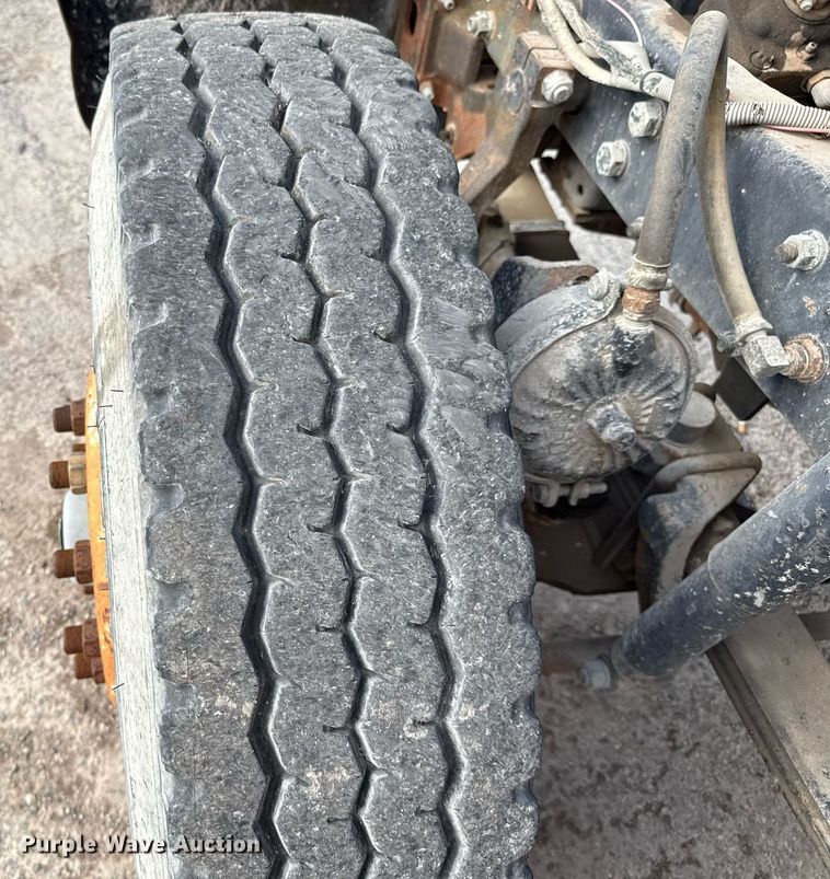 image for item DJ0924 1985 Mack R686T semi truck