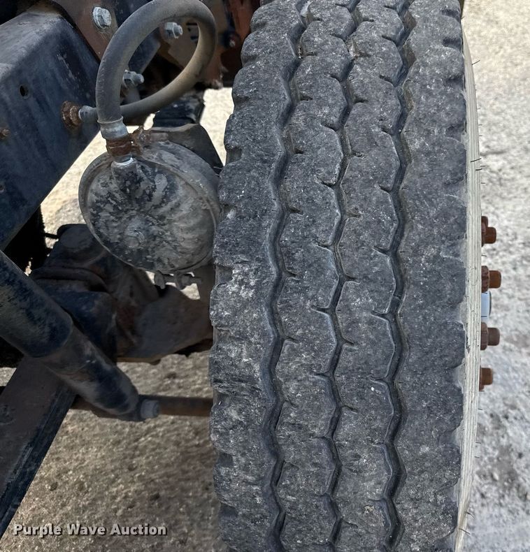 image for item DJ0924 1985 Mack R686T semi truck