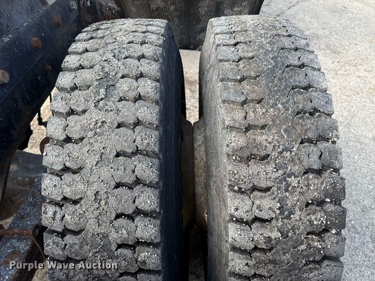 image for item DJ0924 1985 Mack R686T semi truck