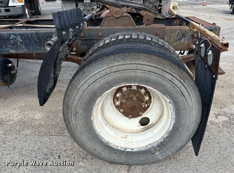 image for item DJ0924 1985 Mack R686T semi truck