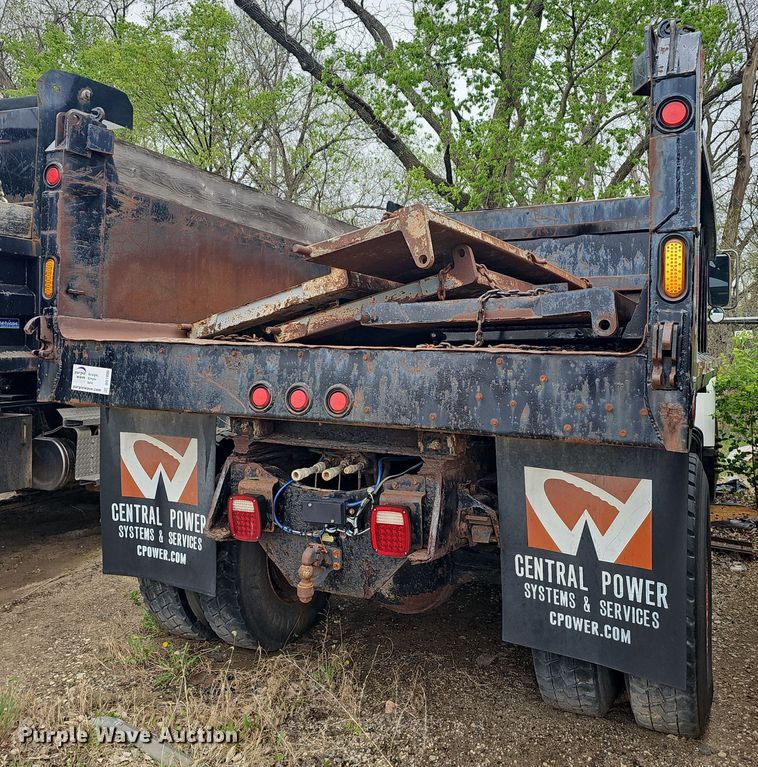 image for item DO7800 1995 Ford F800 dump truck