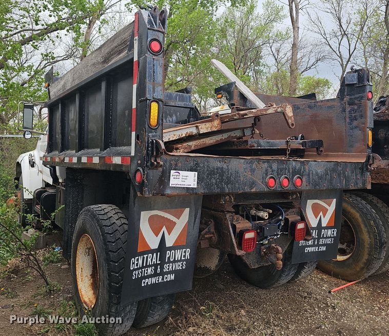 image for item DO7800 1995 Ford F800 dump truck