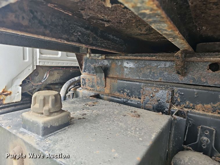 image for item DO7800 1995 Ford F800 dump truck