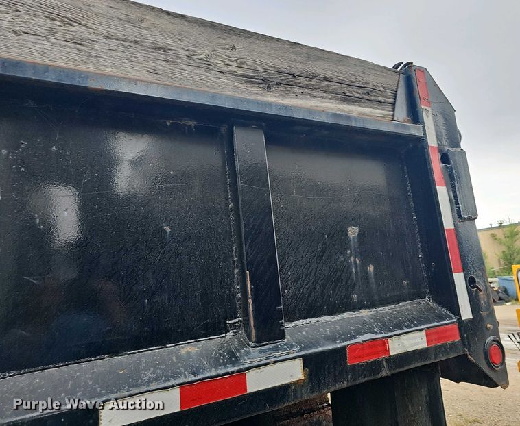 image for item DO7800 1995 Ford F800 dump truck