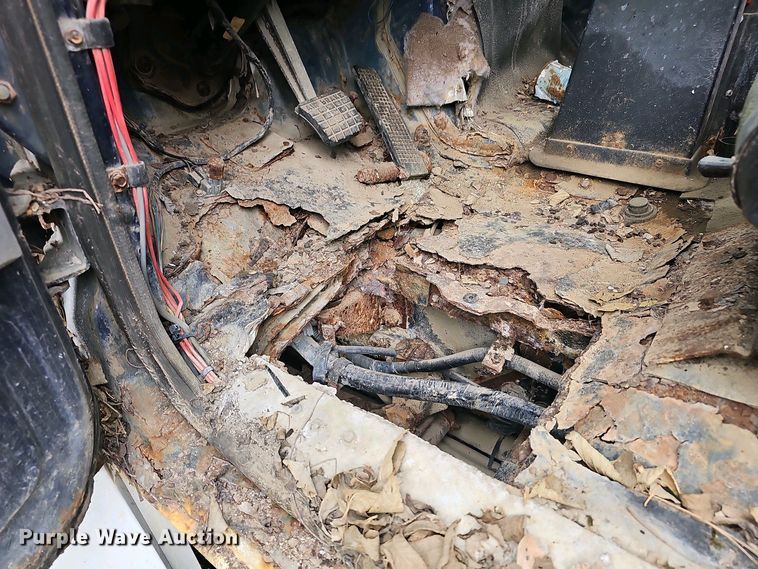 image for item DO7800 1995 Ford F800 dump truck