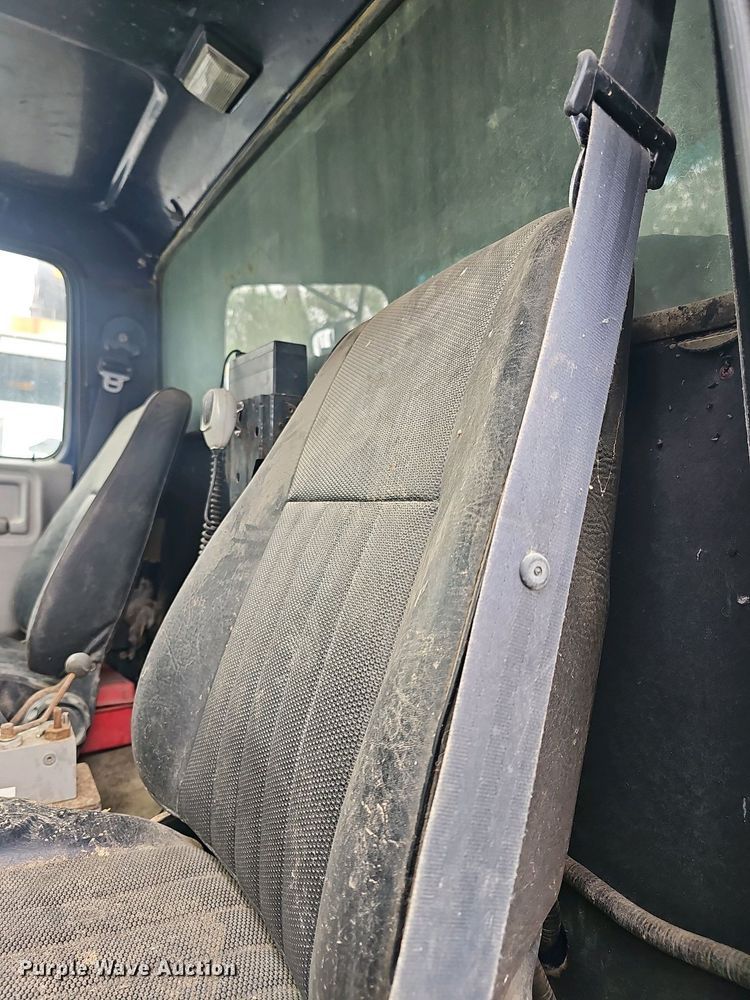 image for item DO7800 1995 Ford F800 dump truck