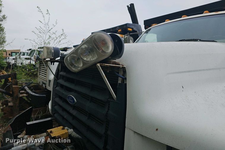 image for item DO7800 1995 Ford F800 dump truck