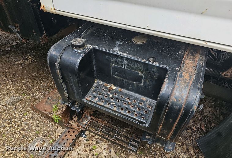 image for item DO7800 1995 Ford F800 dump truck