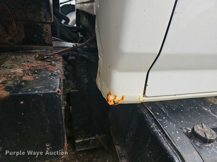 image for item DO7800 1995 Ford F800 dump truck