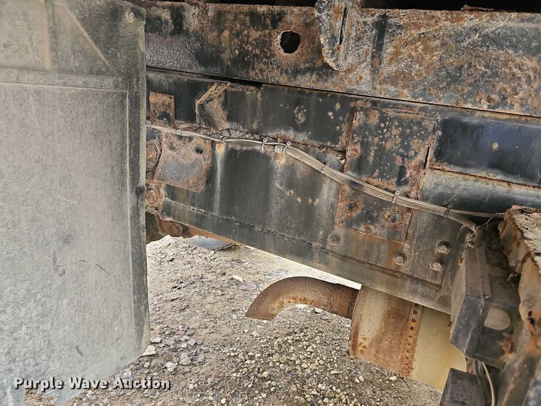 image for item DO7800 1995 Ford F800 dump truck