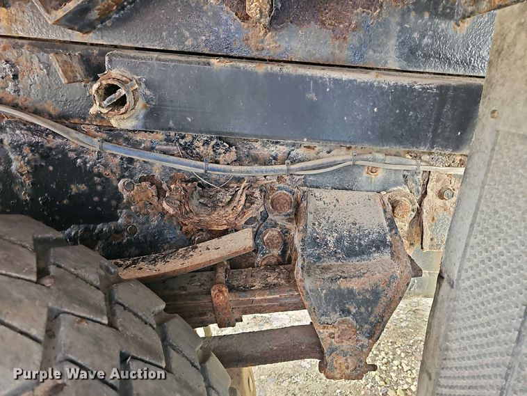 image for item DO7800 1995 Ford F800 dump truck