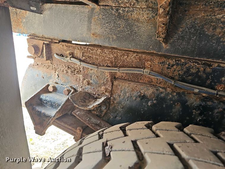 image for item DO7800 1995 Ford F800 dump truck