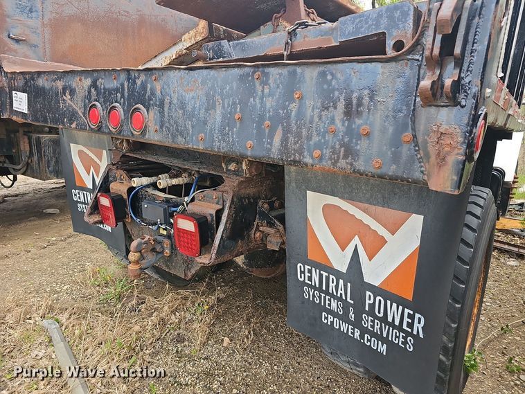 image for item DO7800 1995 Ford F800 dump truck