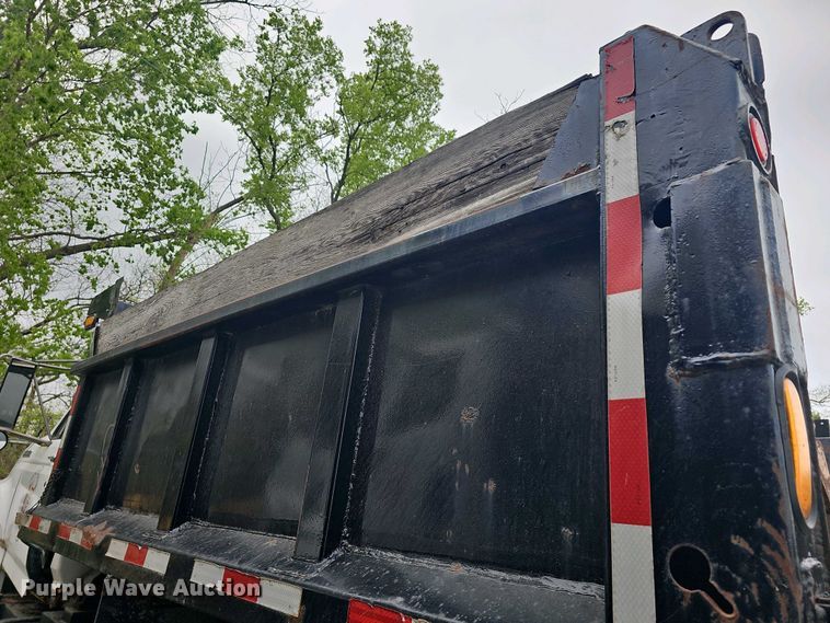 image for item DO7800 1995 Ford F800 dump truck