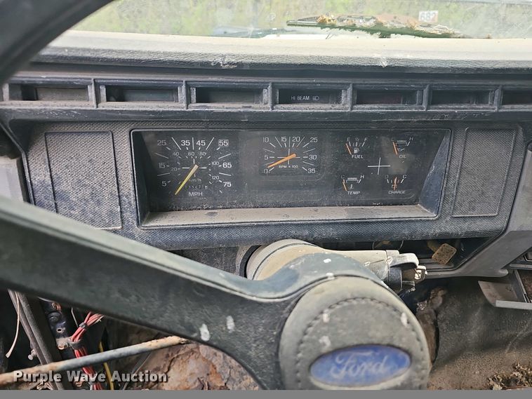 image for item DO7800 1995 Ford F800 dump truck