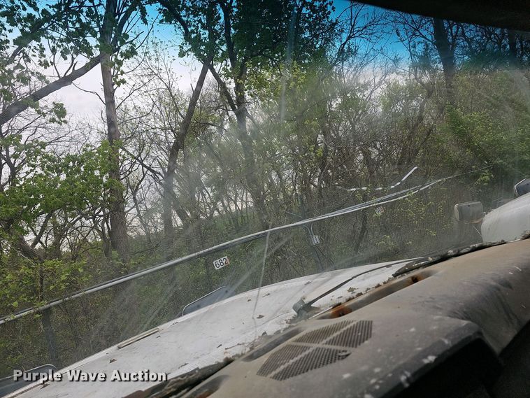 image for item DO7800 1995 Ford F800 dump truck