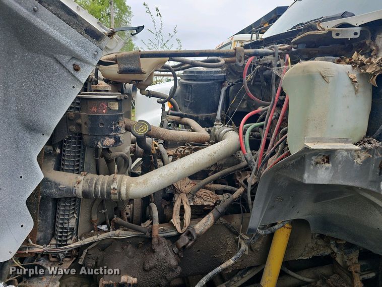 image for item DO7800 1995 Ford F800 dump truck