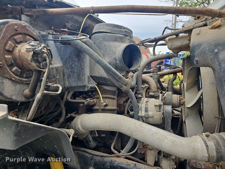 image for item DO7800 1995 Ford F800 dump truck