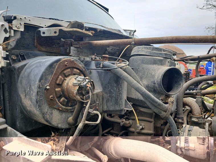 image for item DO7800 1995 Ford F800 dump truck