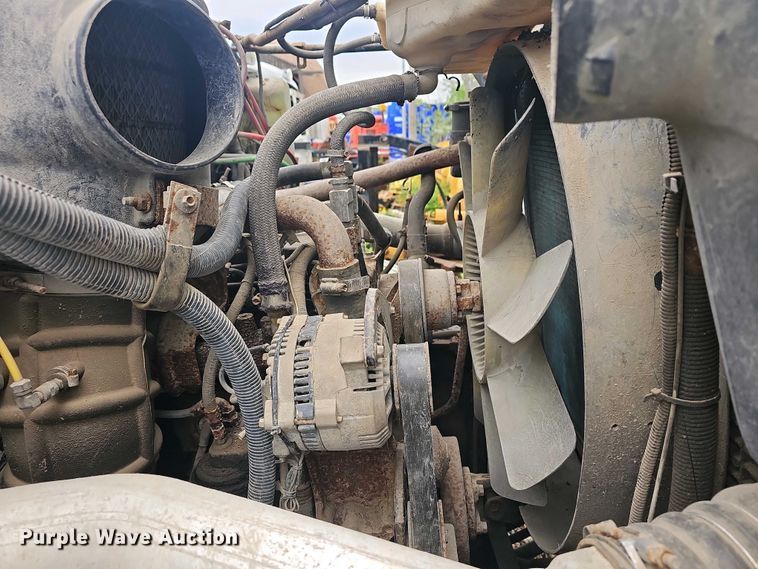 image for item DO7800 1995 Ford F800 dump truck