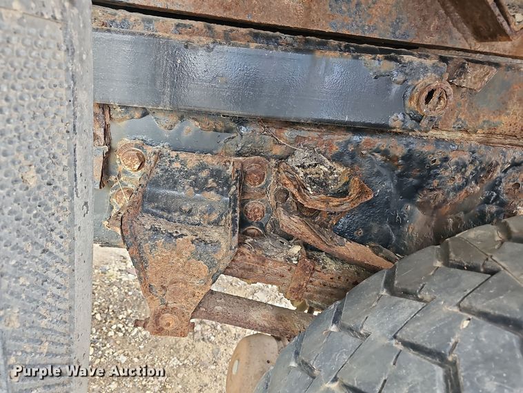 image for item DO7800 1995 Ford F800 dump truck