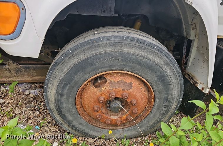 image for item DO7800 1995 Ford F800 dump truck