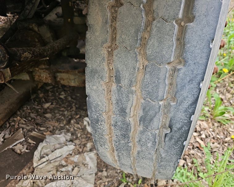 image for item DO7800 1995 Ford F800 dump truck