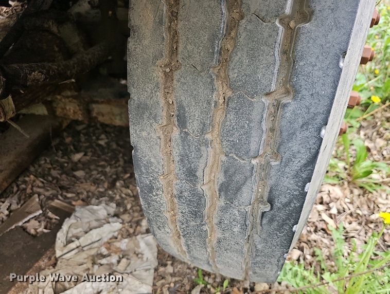 image for item DO7800 1995 Ford F800 dump truck