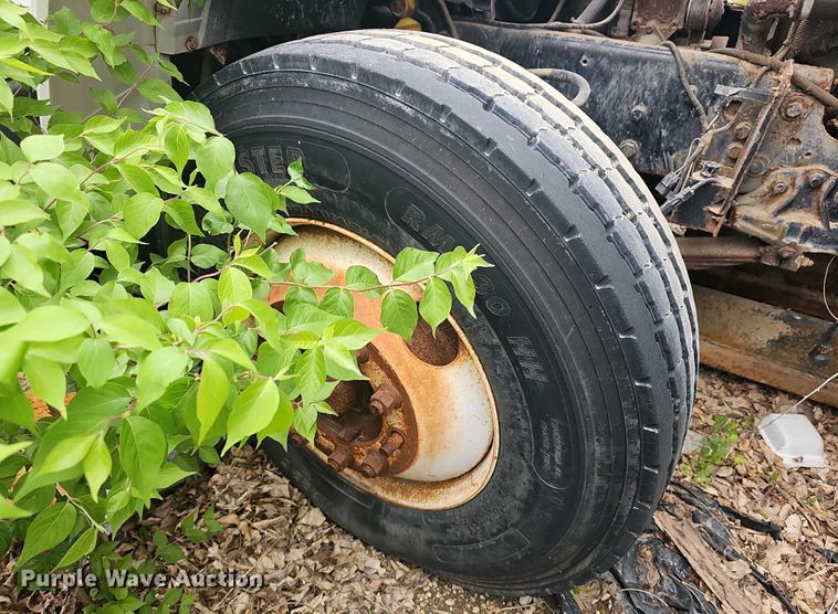 image for item DO7800 1995 Ford F800 dump truck