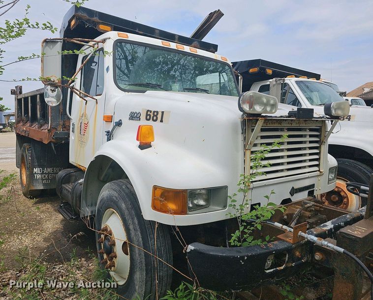 image for item DO7801 2001 International 4900 dump truck