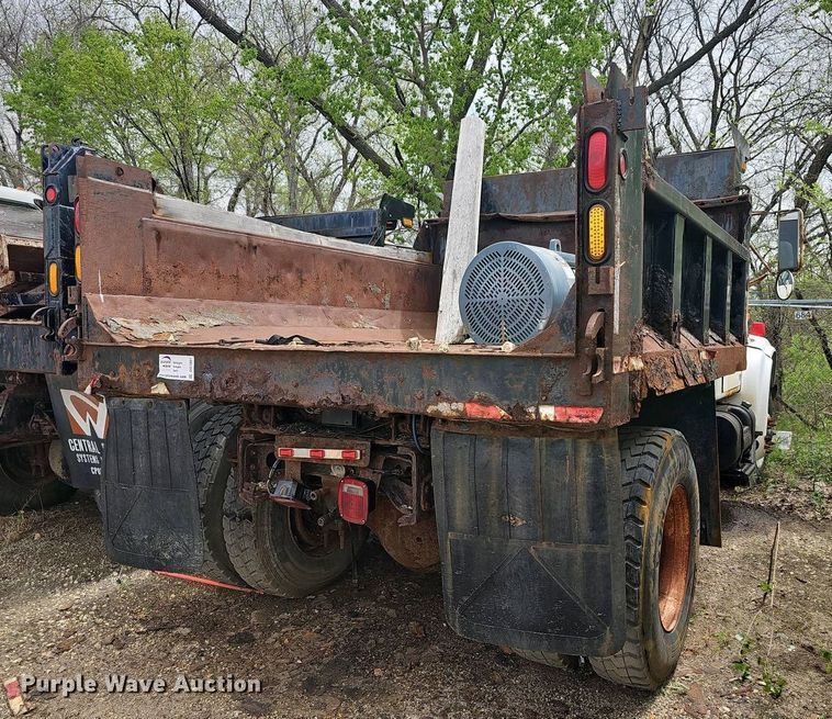 image for item DO7801 2001 International 4900 dump truck