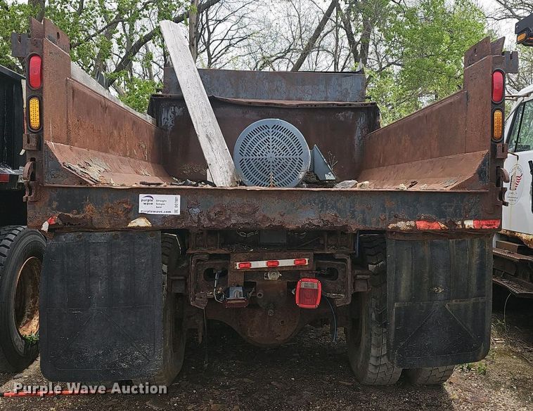 image for item DO7801 2001 International 4900 dump truck