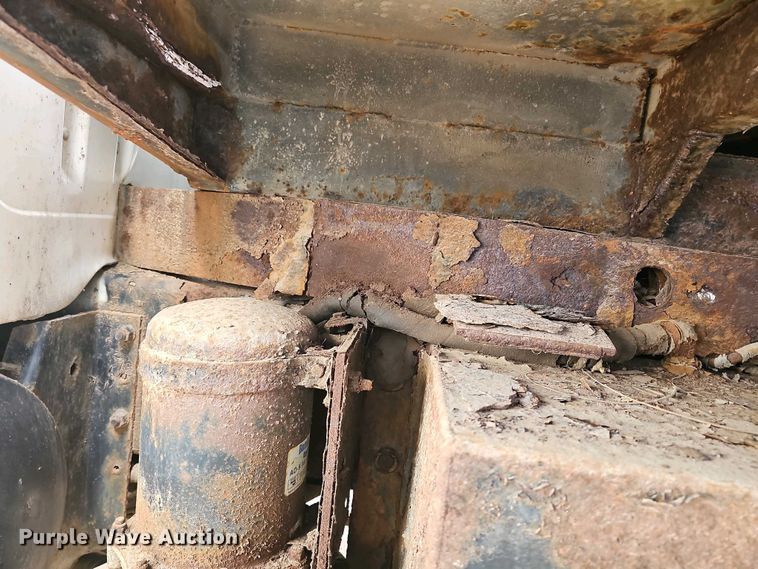 image for item DO7801 2001 International 4900 dump truck