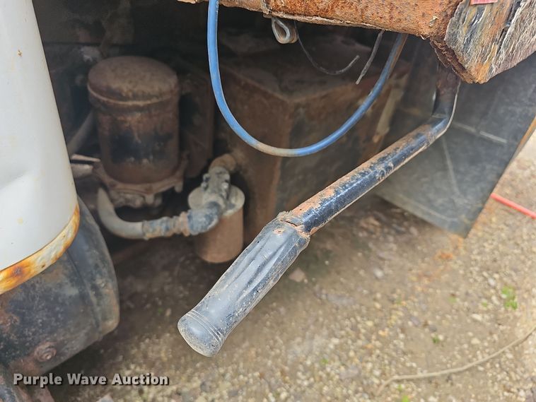 image for item DO7801 2001 International 4900 dump truck