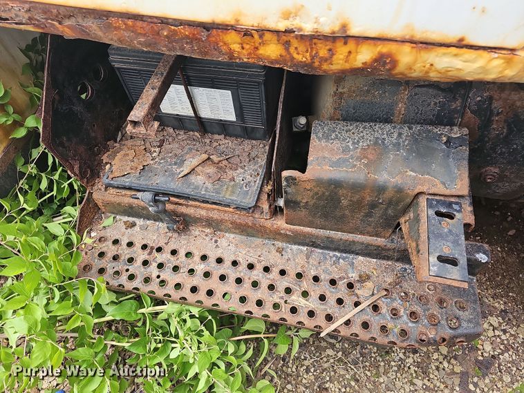 image for item DO7801 2001 International 4900 dump truck