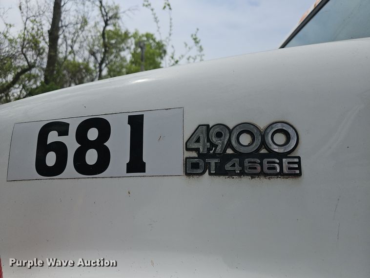 image for item DO7801 2001 International 4900 dump truck