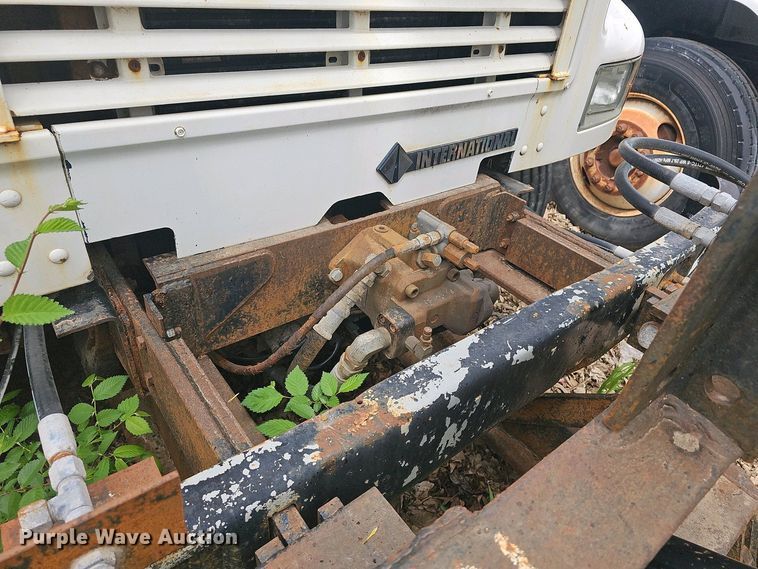 image for item DO7801 2001 International 4900 dump truck