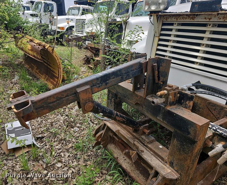 image for item DO7801 2001 International 4900 dump truck