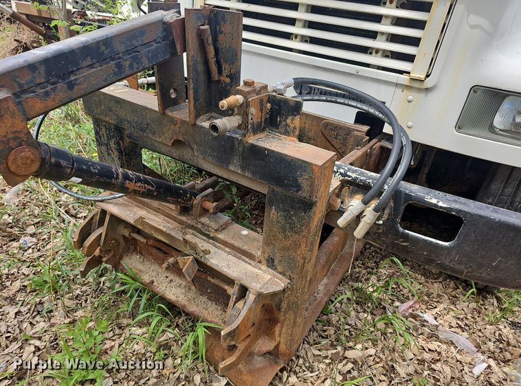 image for item DO7801 2001 International 4900 dump truck