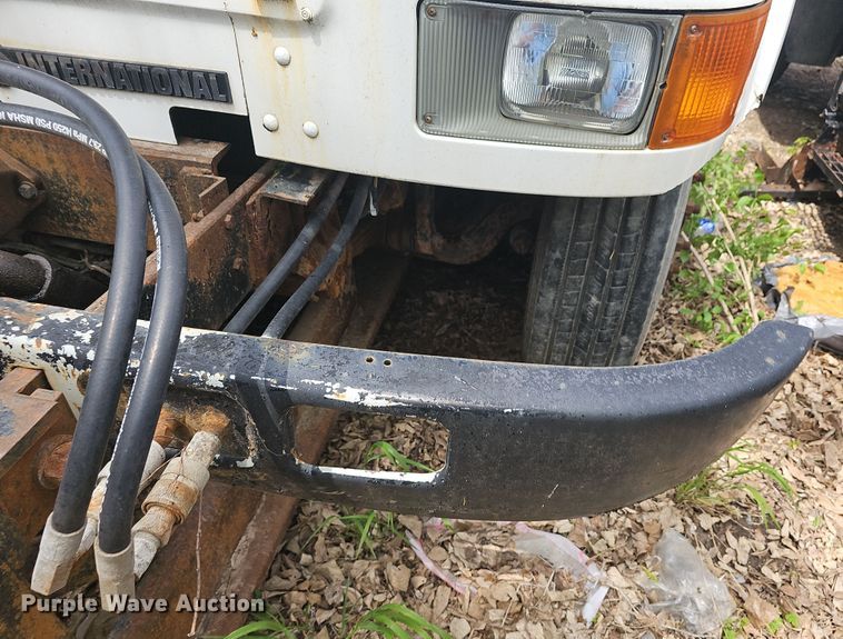 image for item DO7801 2001 International 4900 dump truck