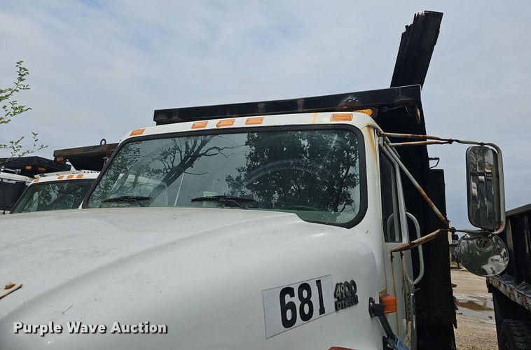 image for item DO7801 2001 International 4900 dump truck