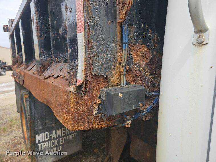 image for item DO7801 2001 International 4900 dump truck